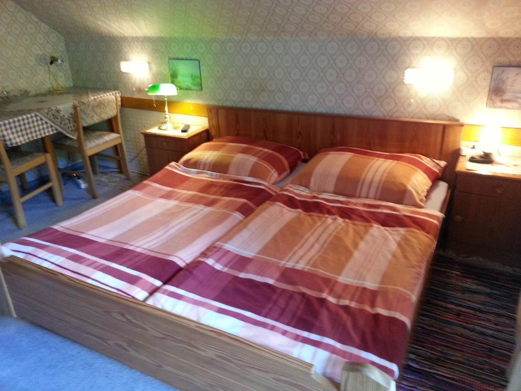 Haus Ellmaustein Panzió Fuschl am See Szoba fotó