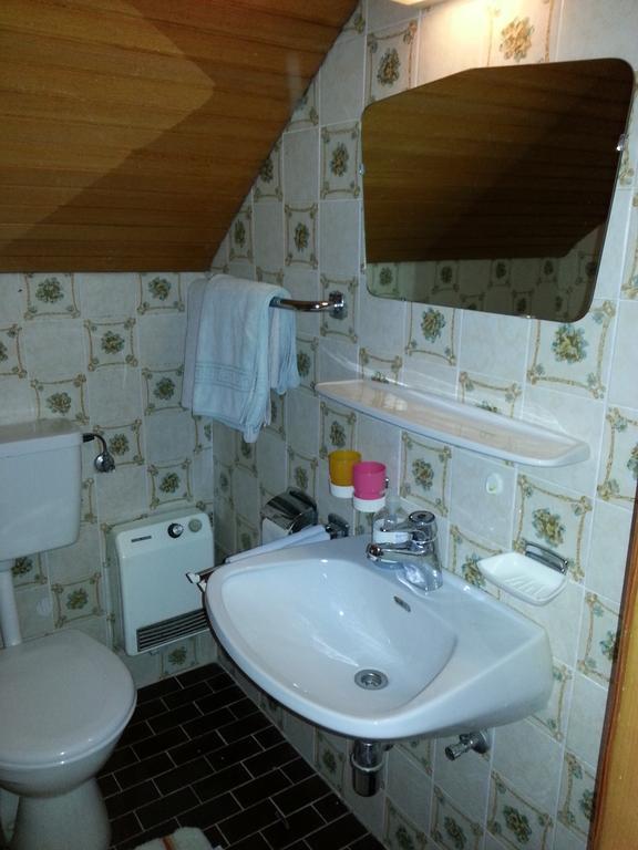 Haus Ellmaustein Panzió Fuschl am See Szoba fotó