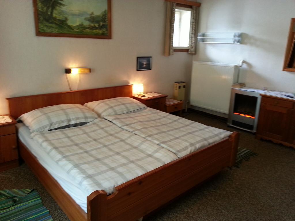 Haus Ellmaustein Panzió Fuschl am See Szoba fotó