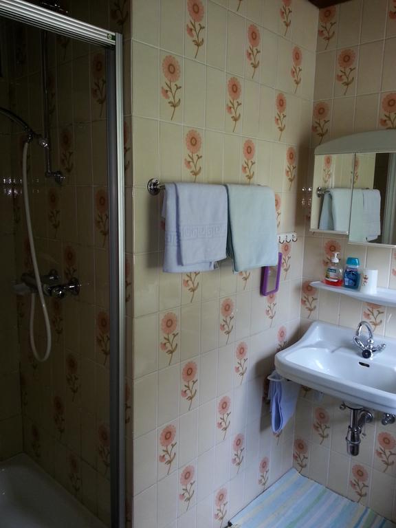 Haus Ellmaustein Panzió Fuschl am See Szoba fotó